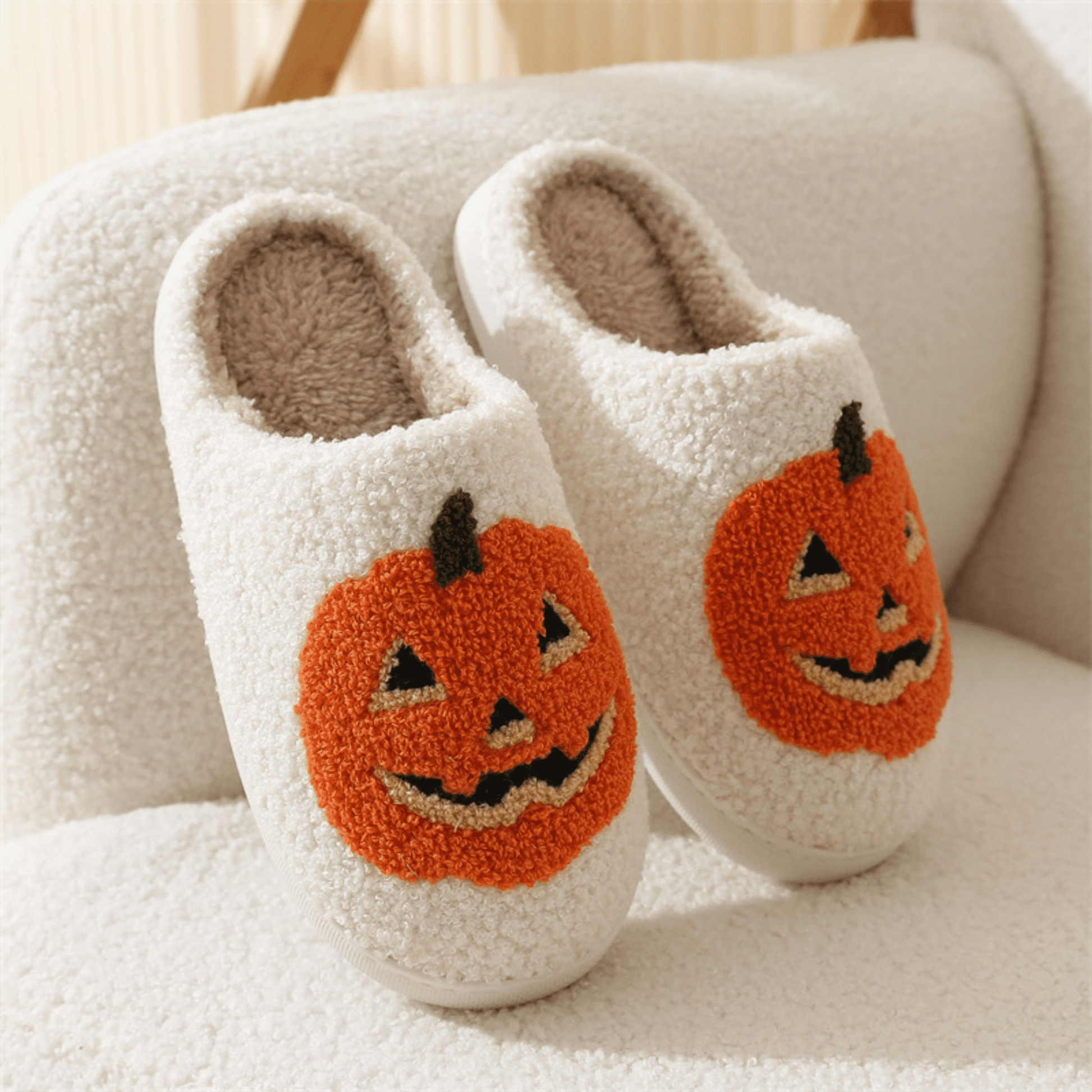 Cute Halloween Slippers for Women Perfect Soft Plush Comfy Warm Slip-On Halloween Pumpkin Slippers Fo Women Indoor Fluffy House Slippers for Women and Men Non-Slip Fuzzy Flat Slides